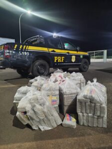 PRF apreende mais de 300 kg de maconha durante fiscalização na BR-262, em Uberaba