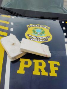 PRF prende jovem com tabletes de cocaína em ônibus que seguia para Patos de Minas