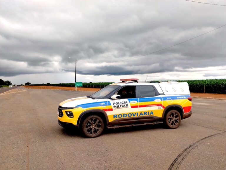 Homem com mandado de prisão é detido pela PM Rodoviária em Monte Carmelo