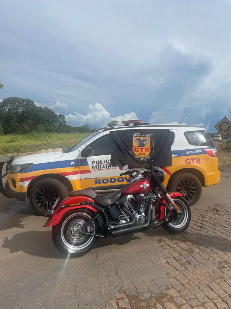 Motocicleta de luxo é apreendida e condutor preso por receptação em Presidente Olegário
