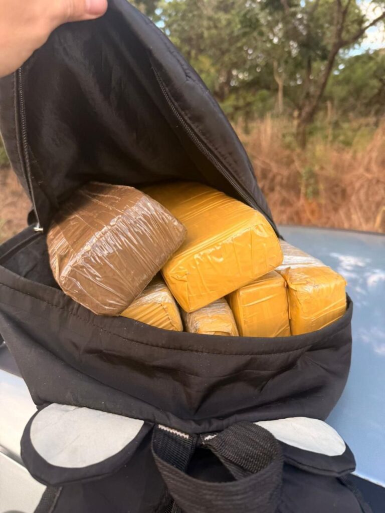 Dupla é presa com 15 tabletes de maconha na MG-188, em Guarda-Mor